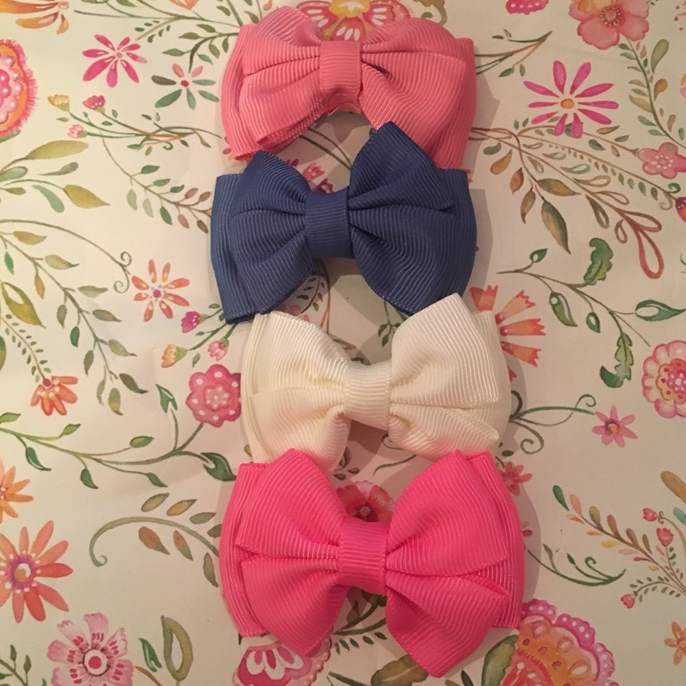 Milan’s Fave’s💕 Set of 4 beautiful bows❣️